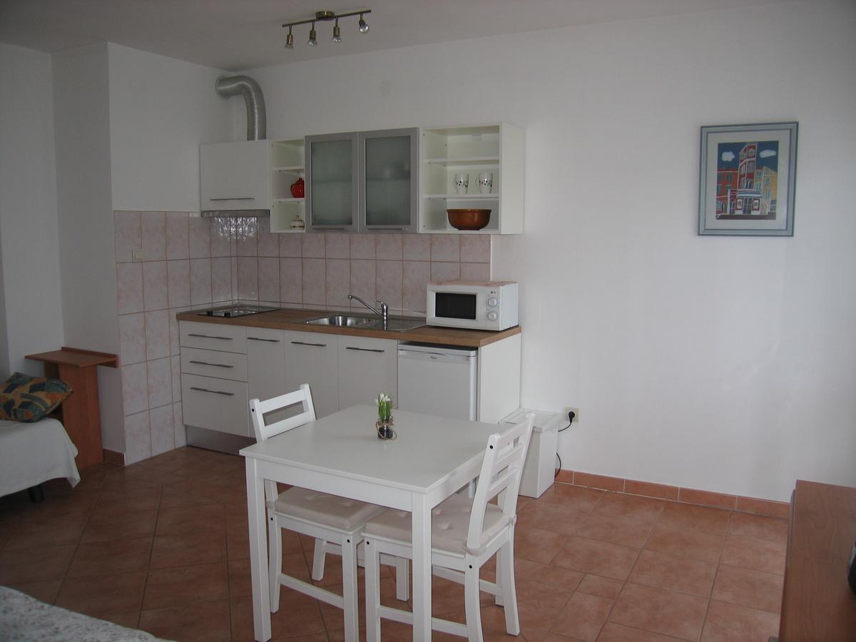 Studio Max With Parking Rovinj Exterior foto